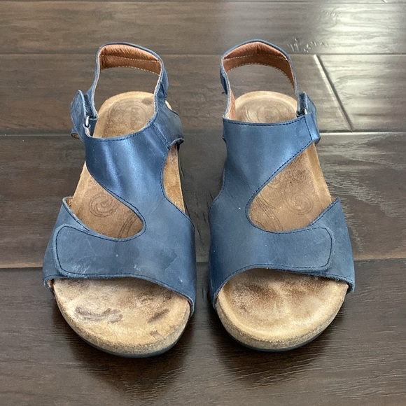 Toas Footwear leather upper navy and tan sandals men’s size 8.5 - Picture 3 of 7